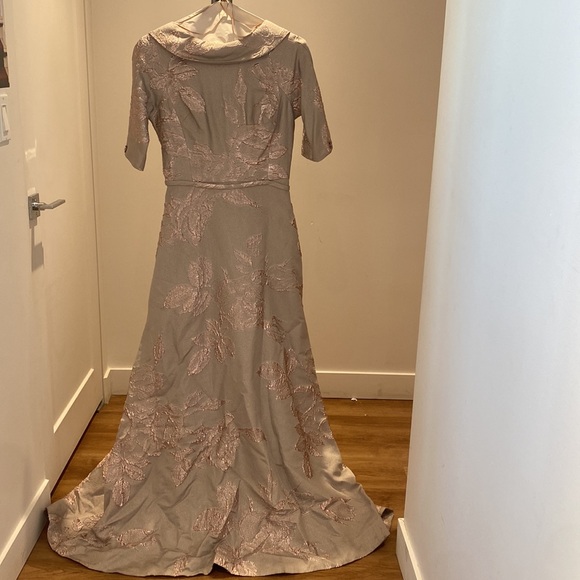 "Elegance in Every Stitch: The Ultimate Cocktail Gown" - Picture 3 of 4